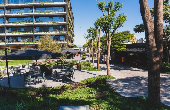 Empreendimentos sustentáveis com jardins verticais é tendência do mercado imobiliário